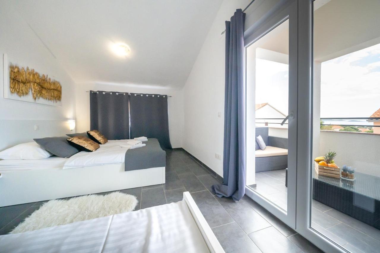 Holiday Apartments Amarilis Pakostane Exterior photo