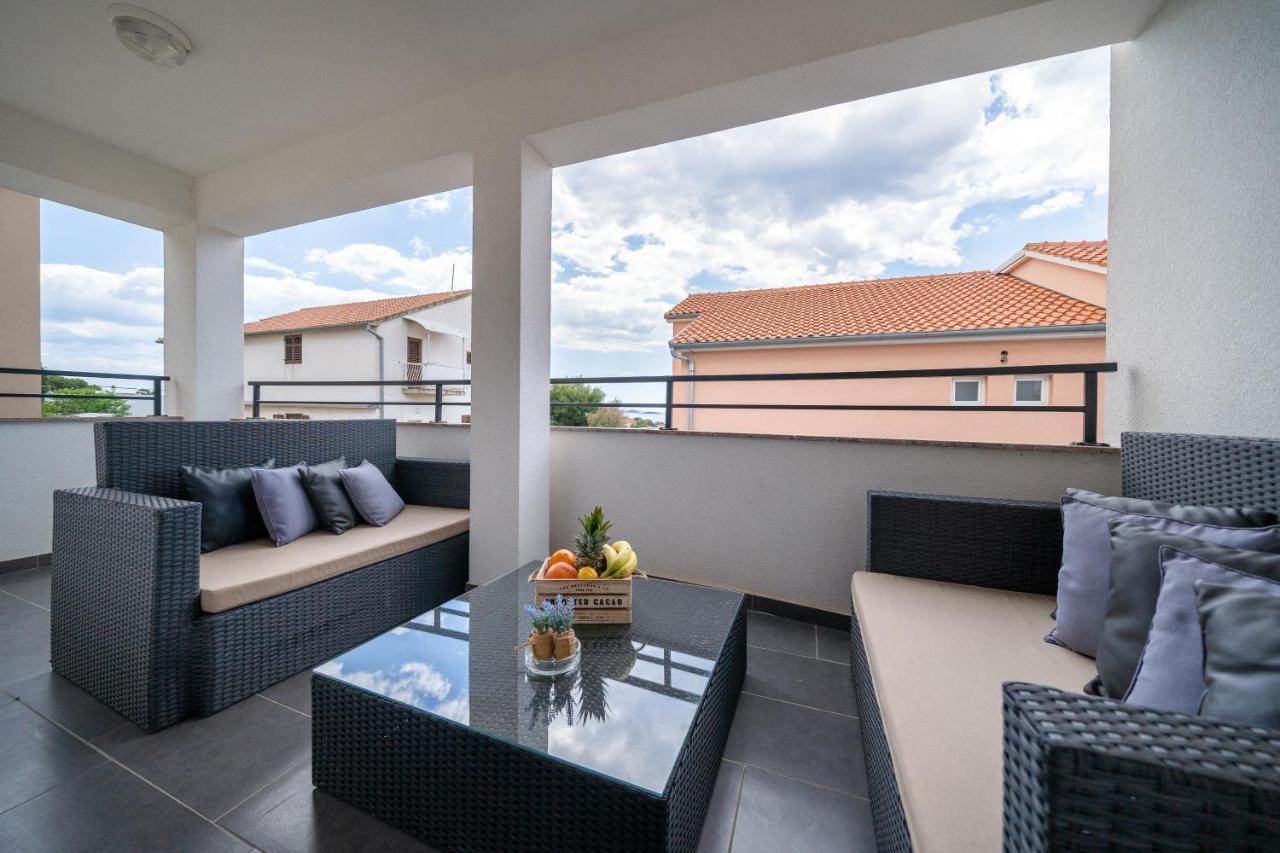 Holiday Apartments Amarilis Pakostane Exterior photo