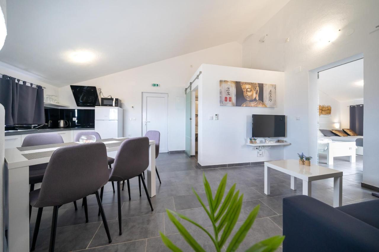 Holiday Apartments Amarilis Pakostane Exterior photo