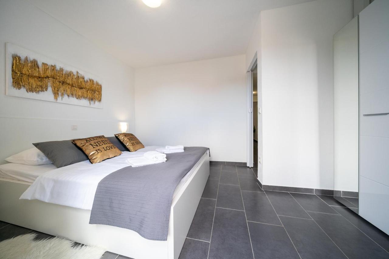 Holiday Apartments Amarilis Pakostane Exterior photo