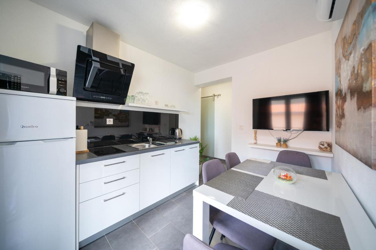 Holiday Apartments Amarilis Pakostane Exterior photo