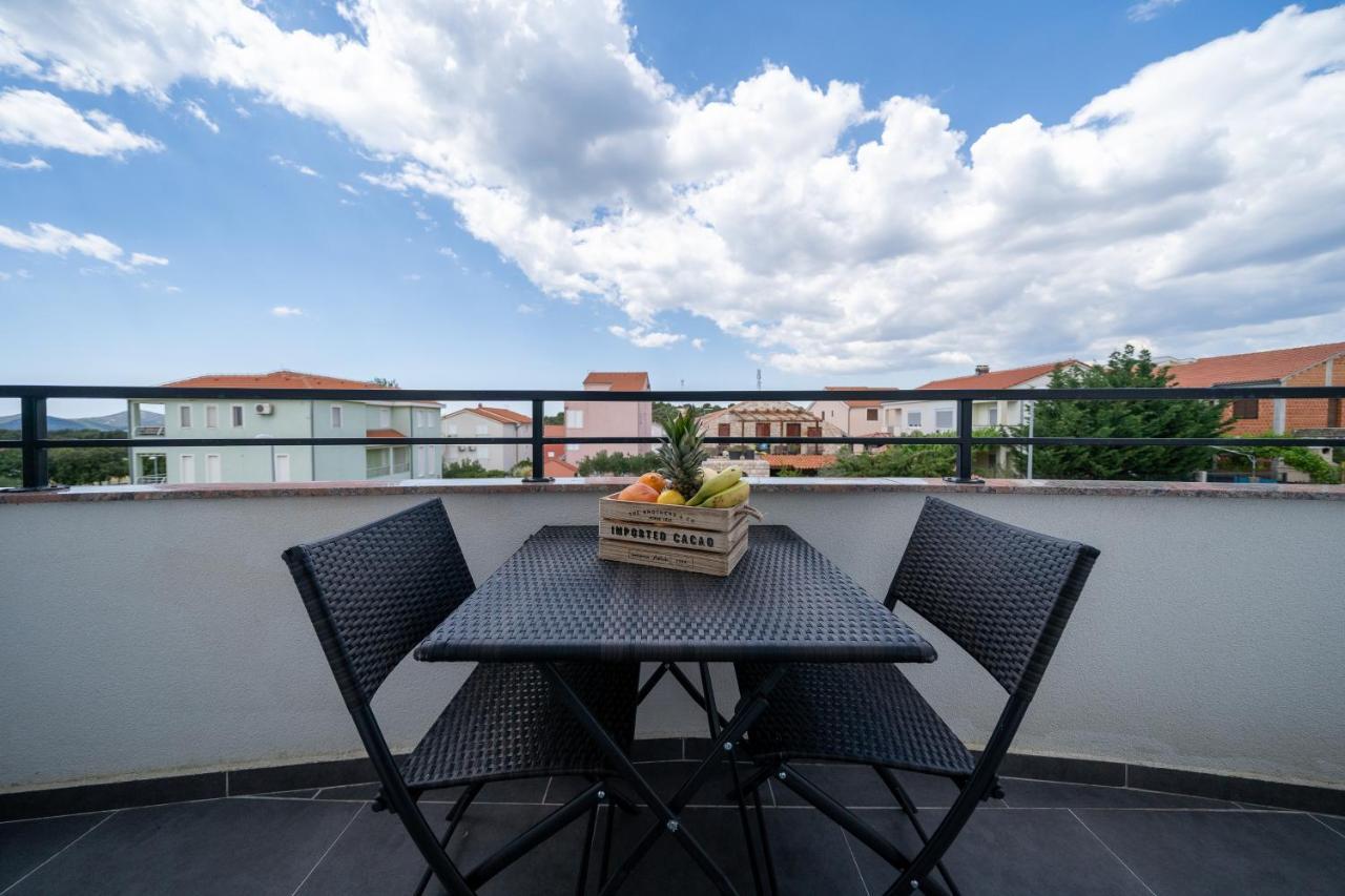 Holiday Apartments Amarilis Pakostane Exterior photo