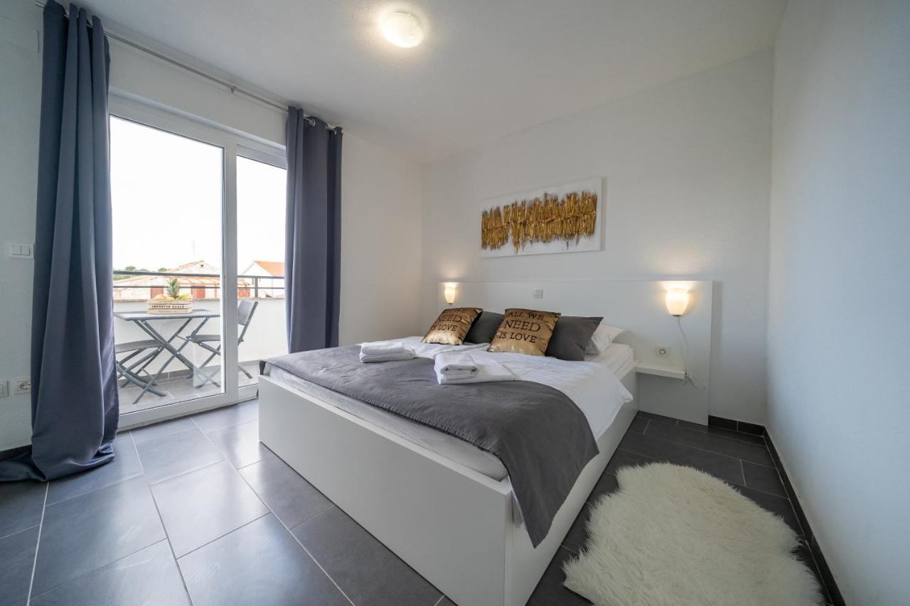 Holiday Apartments Amarilis Pakostane Exterior photo