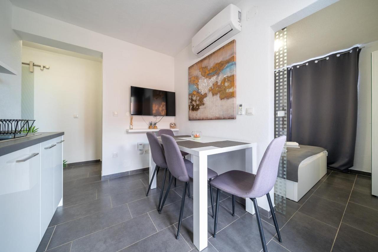 Holiday Apartments Amarilis Pakostane Exterior photo