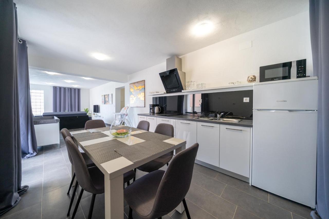 Holiday Apartments Amarilis Pakostane Exterior photo