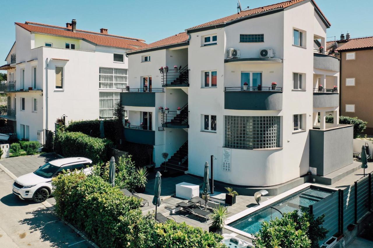Holiday Apartments Amarilis Pakostane Exterior photo