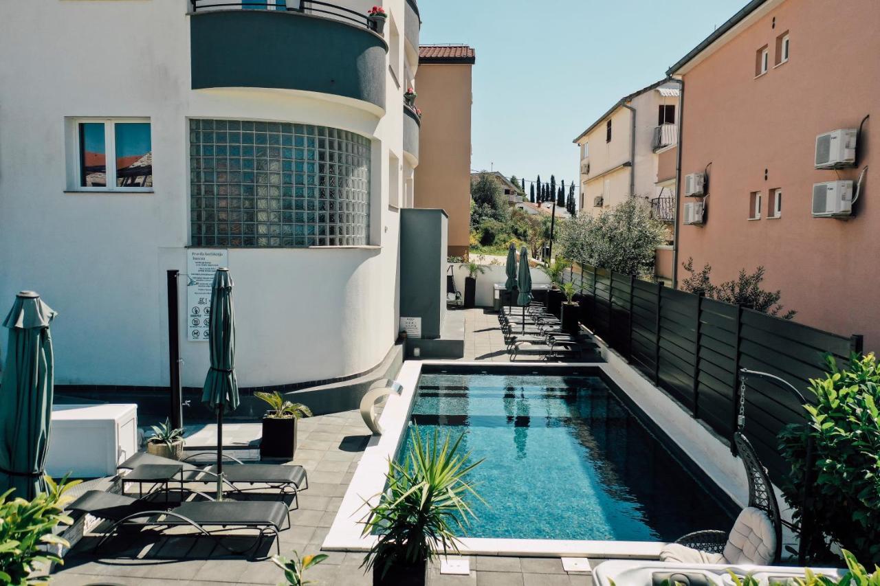Holiday Apartments Amarilis Pakostane Exterior photo