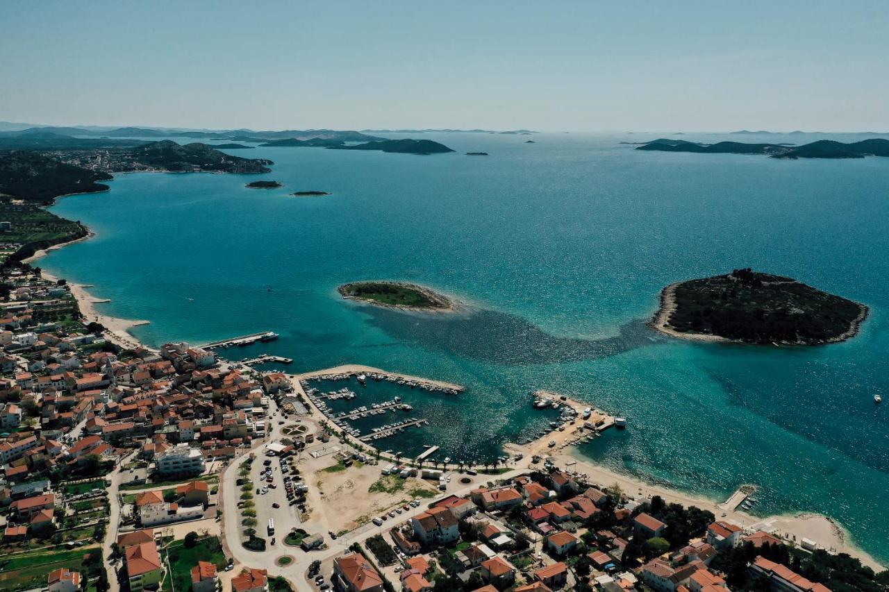 Holiday Apartments Amarilis Pakostane Exterior photo