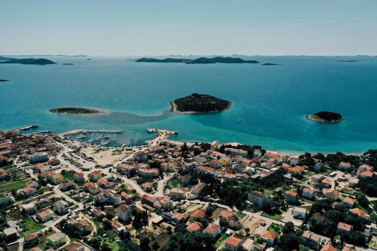 Holiday Apartments Amarilis Pakostane Exterior photo