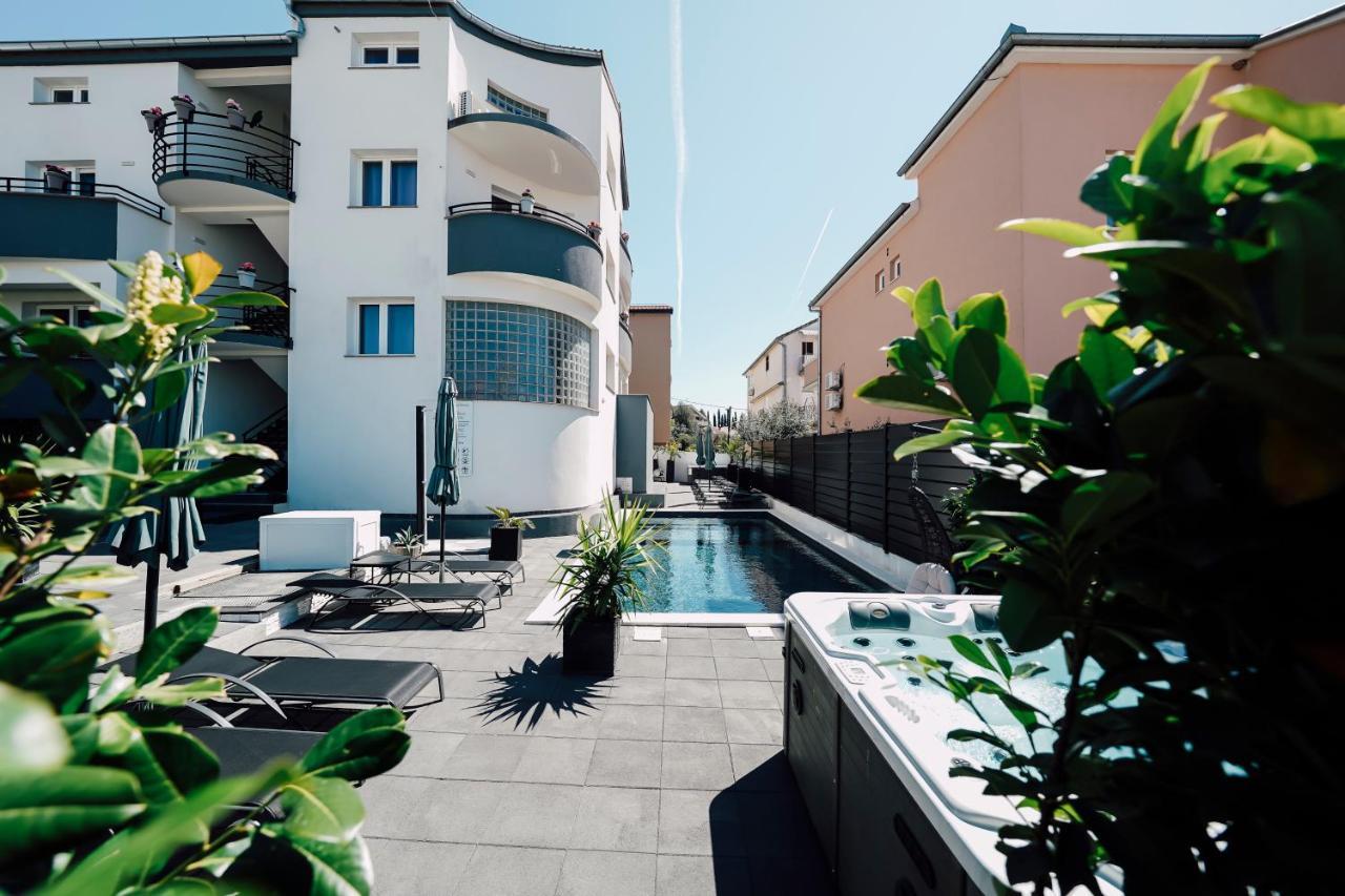 Holiday Apartments Amarilis Pakostane Exterior photo