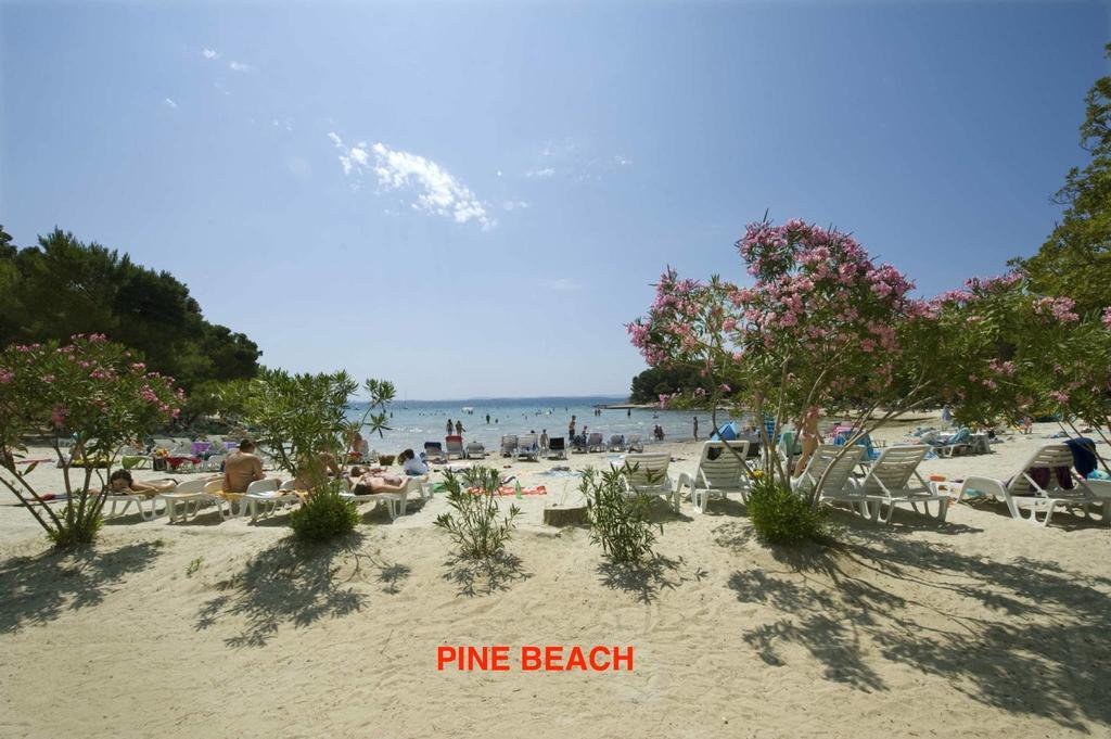 Holiday Apartments Amarilis Pakostane Exterior photo